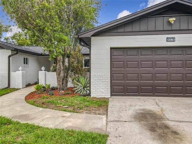 Building Photo - 8676 Hillside Dr
