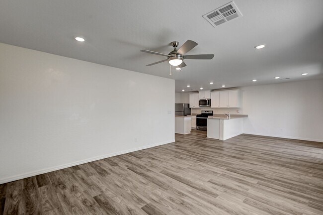 Building Photo - Upgraded 5 bedroom home in Cul-De-Sac!!