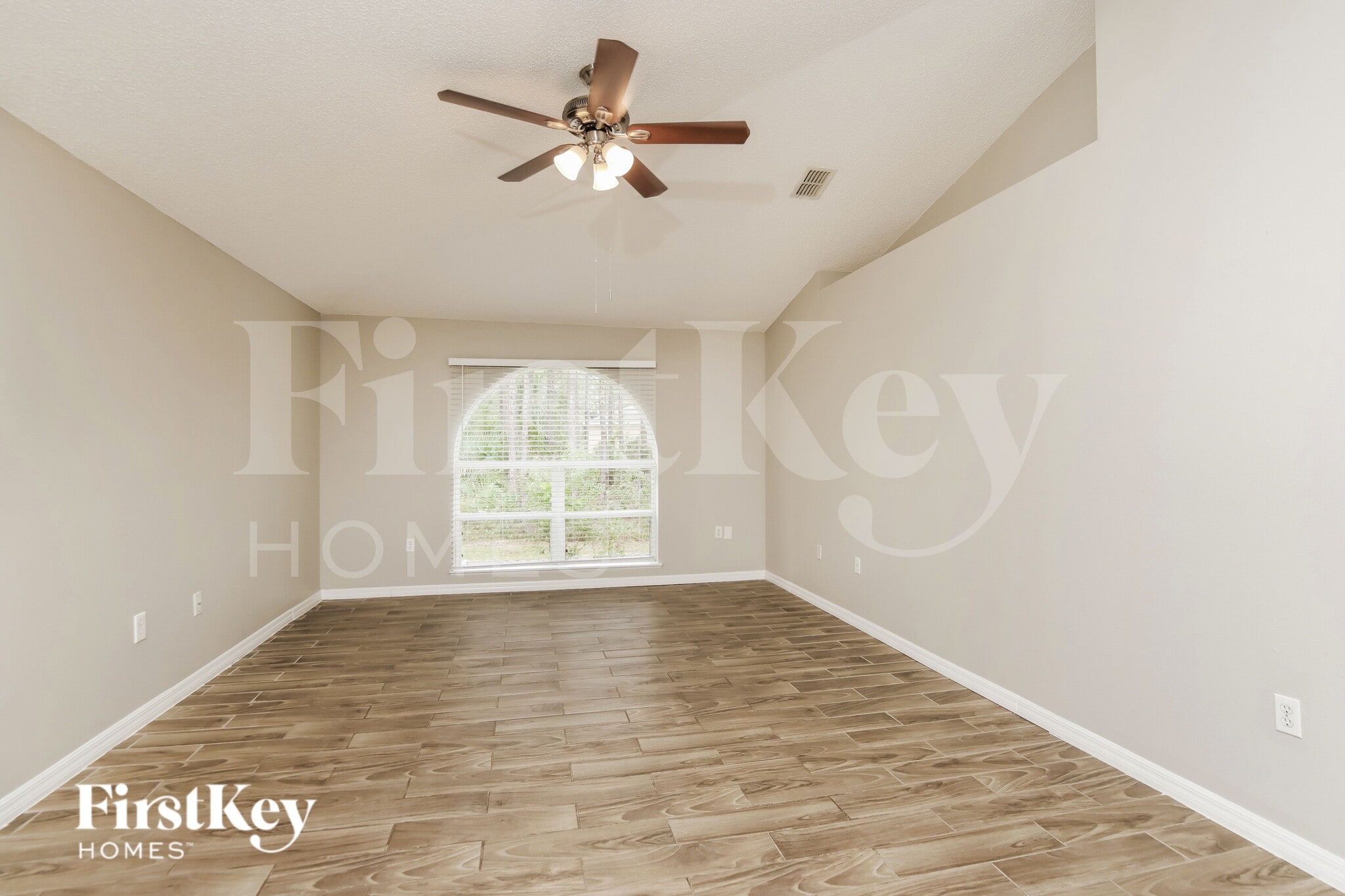 Building Photo - 544 Gagnon St SE