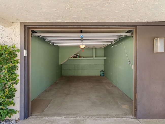 Building Photo - 1472 S Camino Real