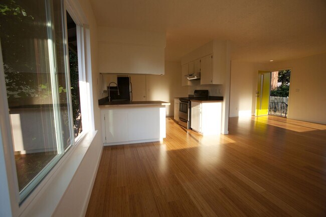 Building Photo - #244-5110 SE 41st Ave