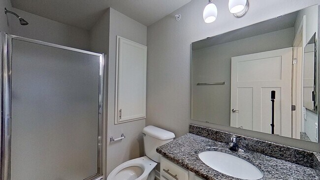 Building Photo - Condo Style Upper 3 Bedroom 2 Bathroom plus Den Apartment