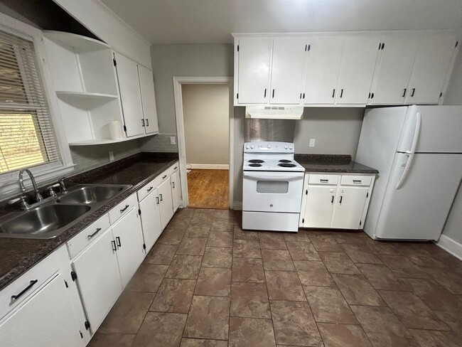 Building Photo - 623 S Beltline Blvd