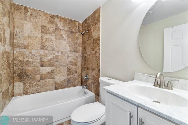 Building Photo - 1562 NE 36th St