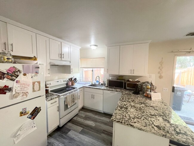 Building Photo - Remodeled Large 4 Bedroom 2 Bath Condo  in...