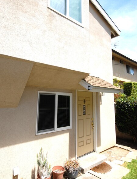 Building Photo - 230 16th Pl