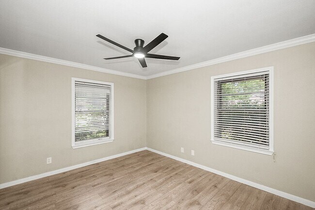 Building Photo - 5037 W 43rd St