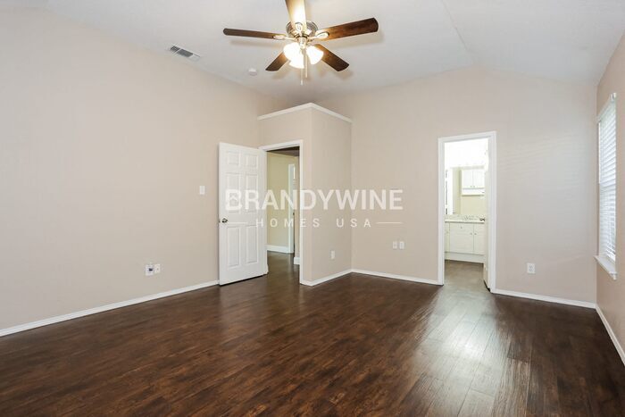 Building Photo - 4804 St Thomas Pl