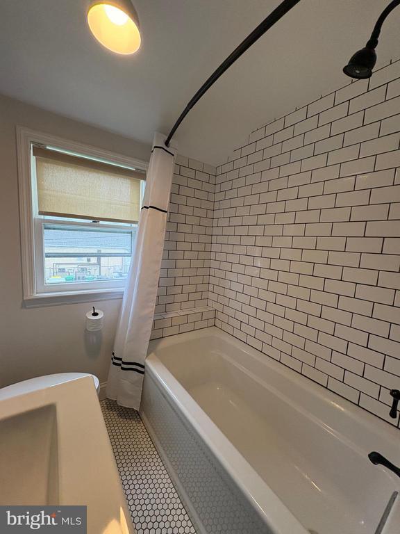 Building Photo - 509 D St