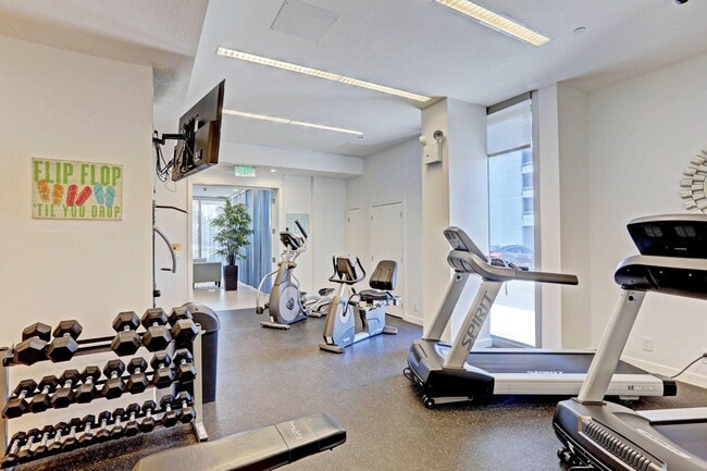 Building Photo - 5540 N Ocean Dr