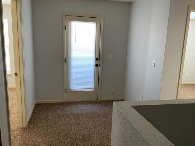 Building Photo - 424-424 Eisenhower St