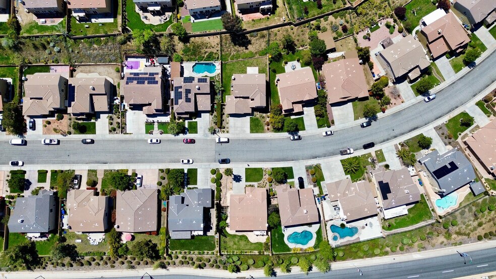 Building Photo - 2306 Cornflower Way