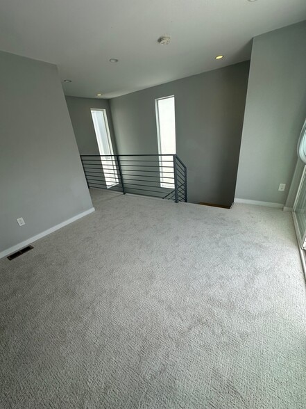 Building Photo - 1927 Grove St