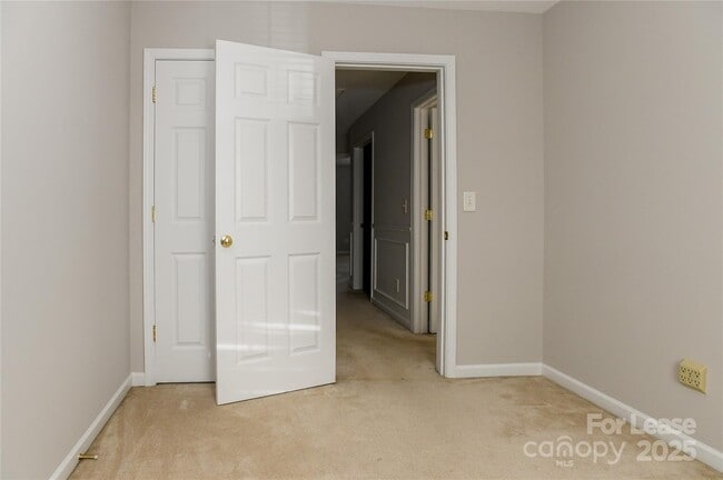 Building Photo - 332 Rock Ridge Ln
