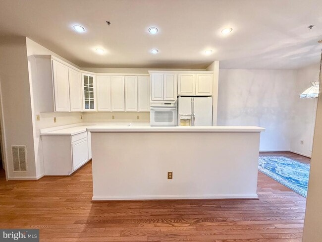 Building Photo - 552 Winding Rose Dr