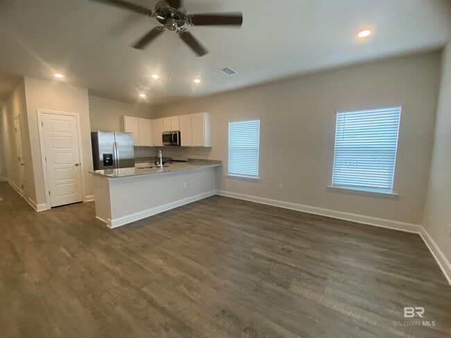 Building Photo - 6673 Spaniel Dr