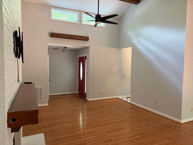 Building Photo - 521 Ashebrook Dr