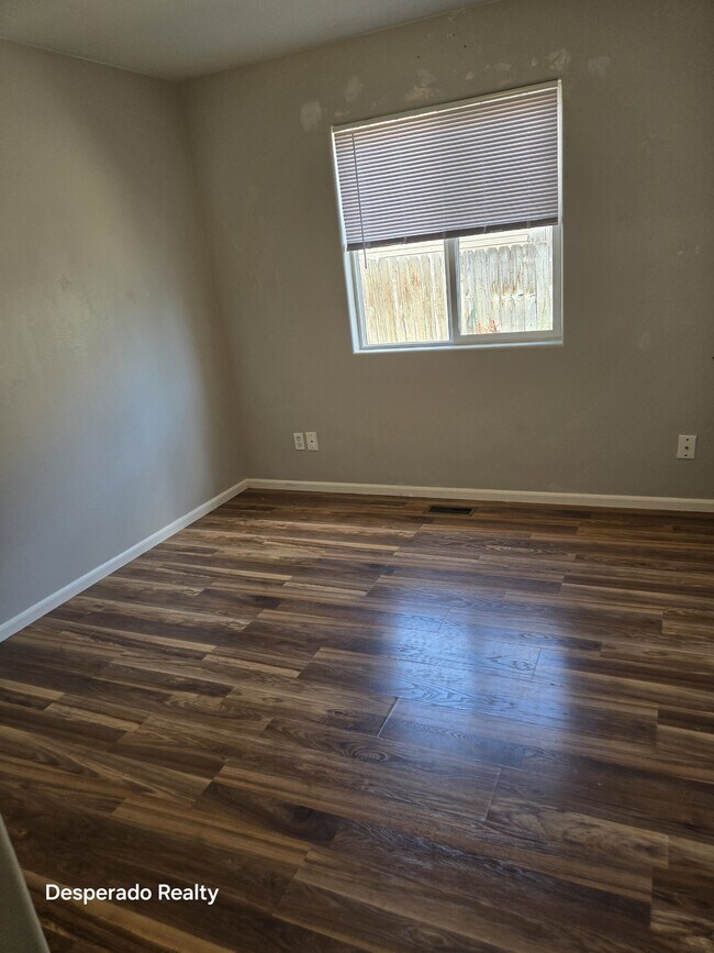 Building Photo - 3206 Santa Fe Ave