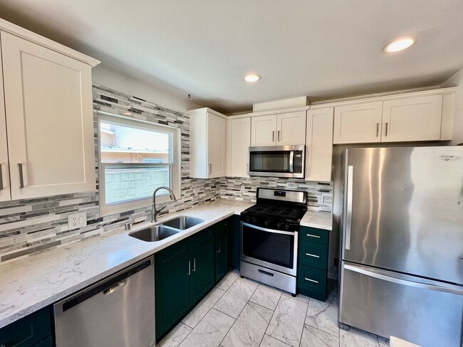 Building Photo - Beautiful 3B 2BA Home in Paradise Hills