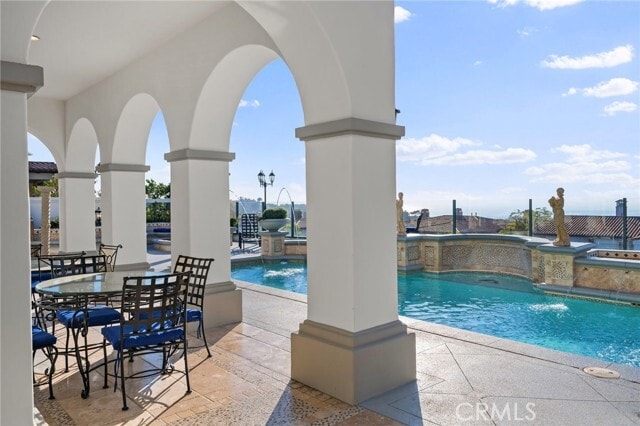 Building Photo - 7 Vista Luci