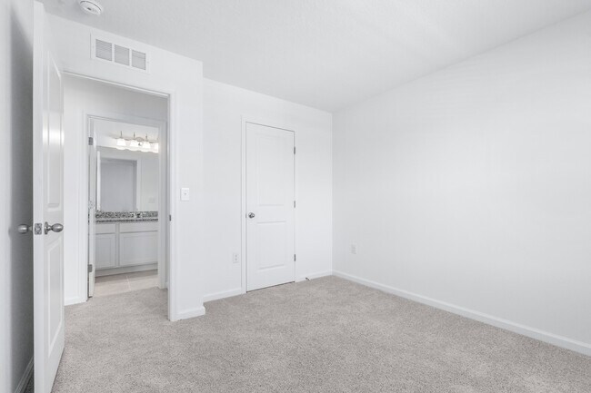 Building Photo - 3265 Vesara Dr