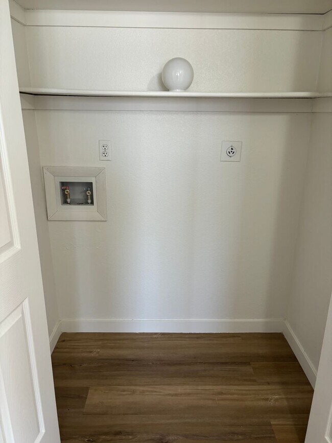 Building Photo - Two bedroom two bath apartment!