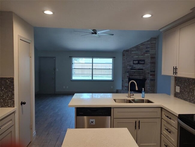 Building Photo - 7514 Fuchsia Ln