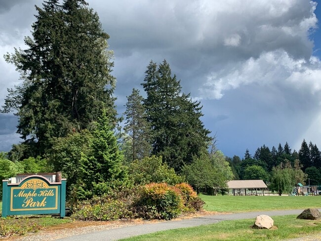 Building Photo - Spacious and bright