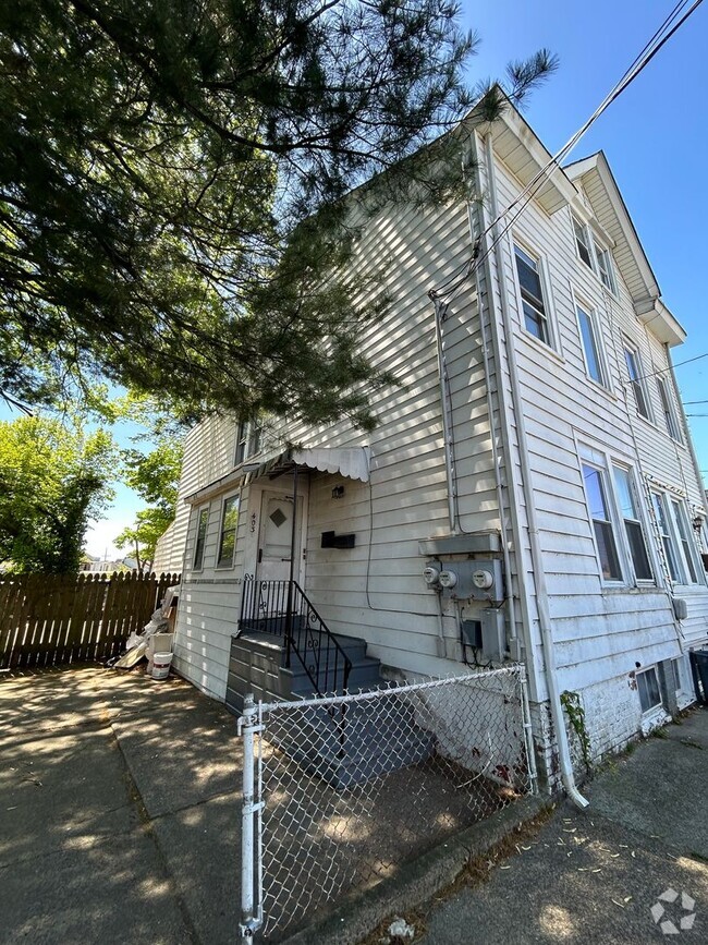 Building Photo - 403 Cummings Ave