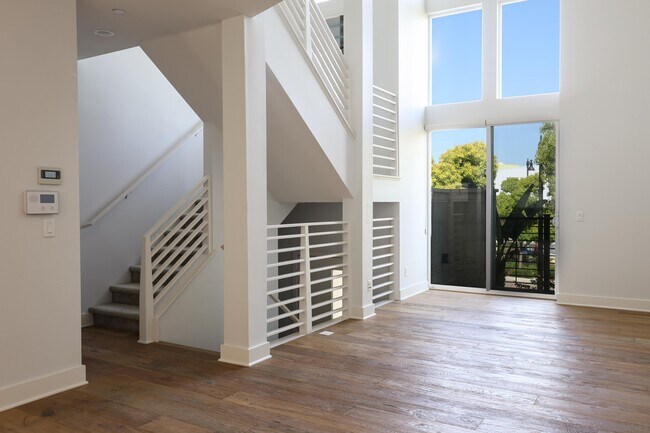 Building Photo - 2434 Via Alta