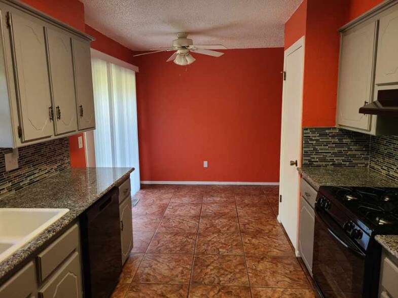 Building Photo - 925 Crown Dr