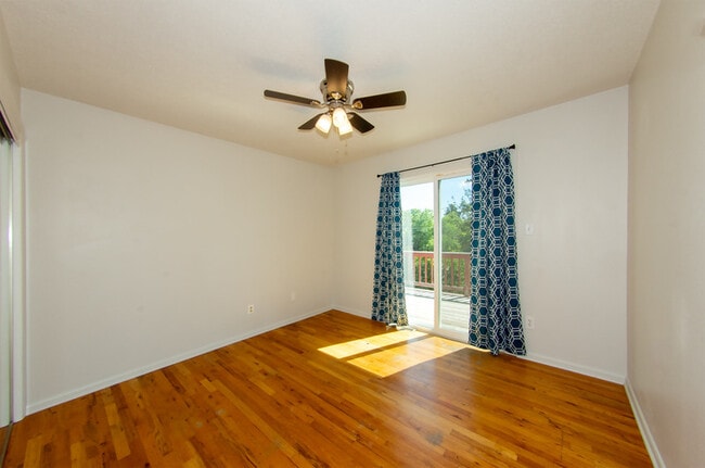 Building Photo - 6921 Manhattan Ln