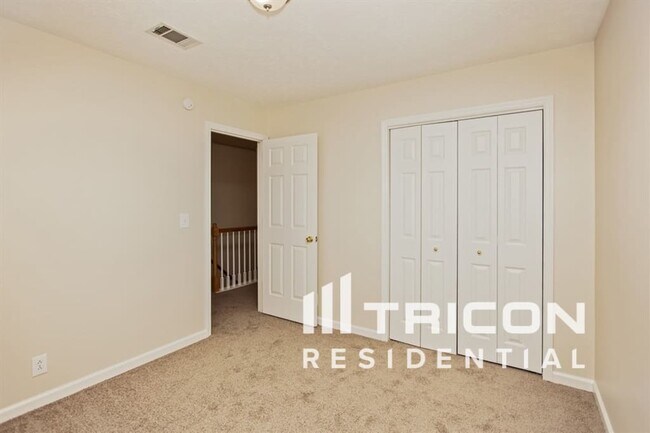 Building Photo - 2041 Glastonbury Dr