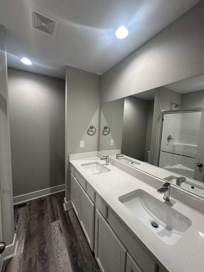 Building Photo - 16303 W Lynndale St