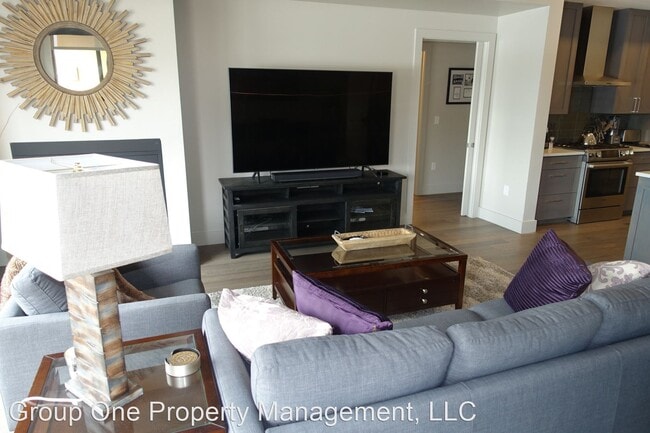 Building Photo - 3 br, 2.5 bath House - 611 S. 8th St. #402