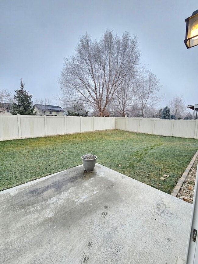 Building Photo - 3 Car Garage Home near Ten Mile!!