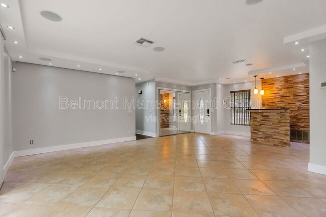 Building Photo - 283 N Ranger Blvd