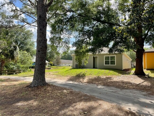 Building Photo - 3/2 in Turkey Creek!