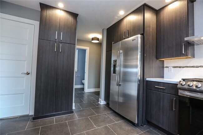 Building Photo - 1370 Bay Shore Blvd