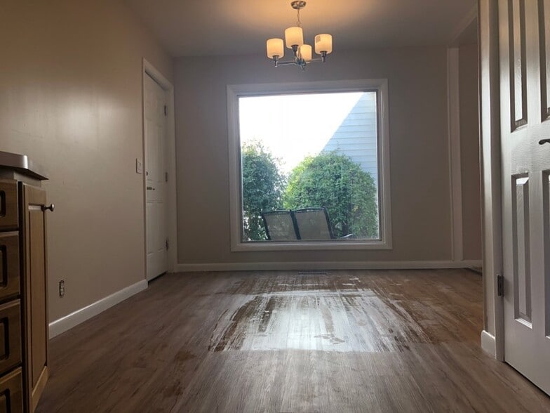 Building Photo - 8410 Kings Hill Dr