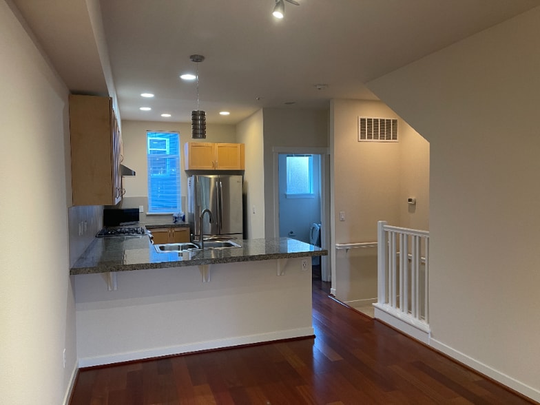 Building Photo - 2233 NW Hidden Ln