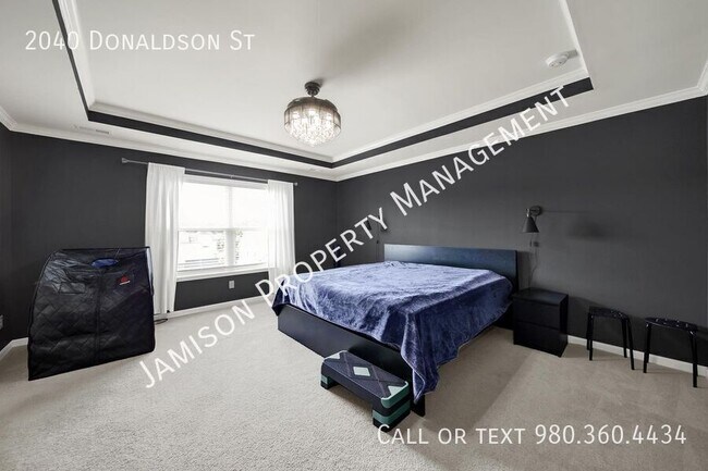 Building Photo - 2040 Donaldson St