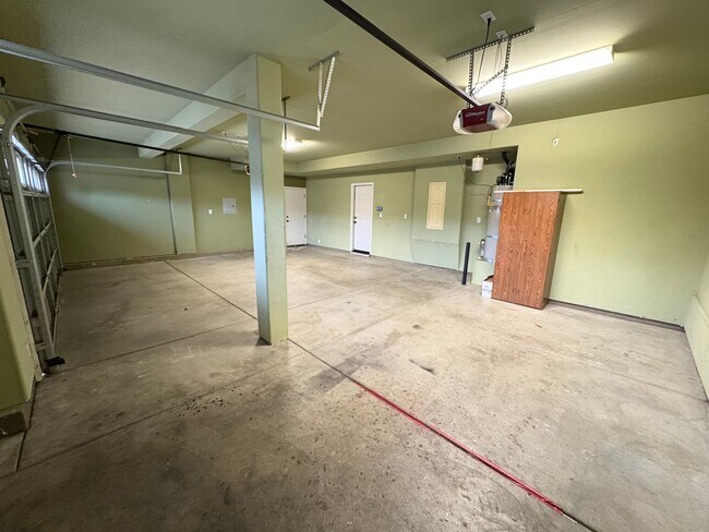 Building Photo - 3116 W Buena Vista Ave