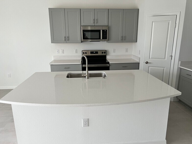 Building Photo - 8640 Lunar Skye St