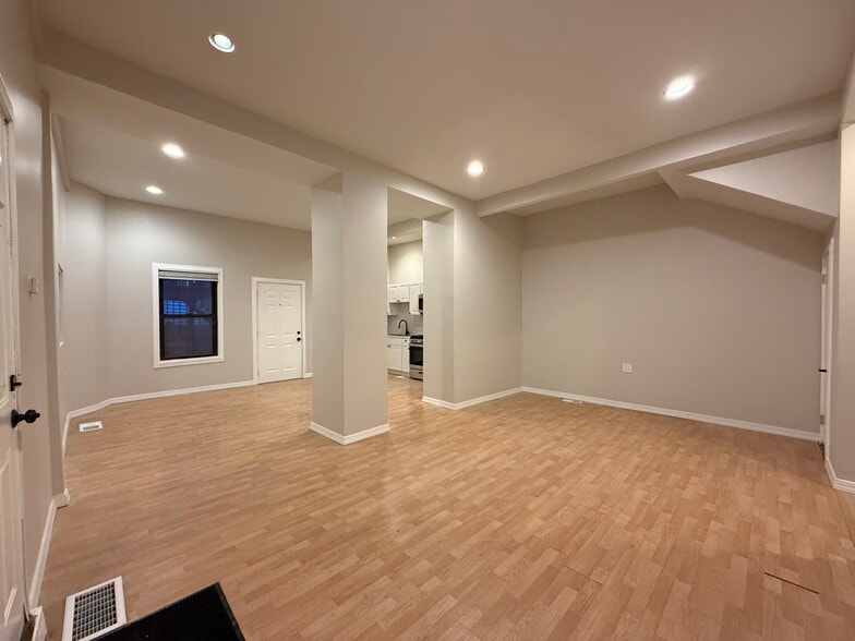 Building Photo - 2121 N California Ave