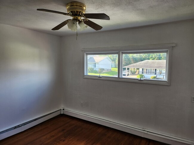 Building Photo - 648 E Scott St