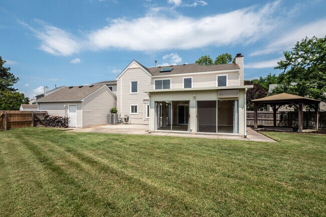 Building Photo - 5 Bedroom, 2.5 Bath Home for Rent in Salem Woods