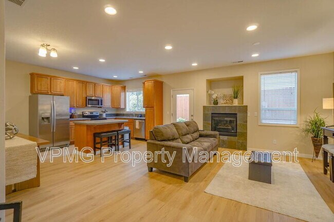 Building Photo - 5906 NE 56th St