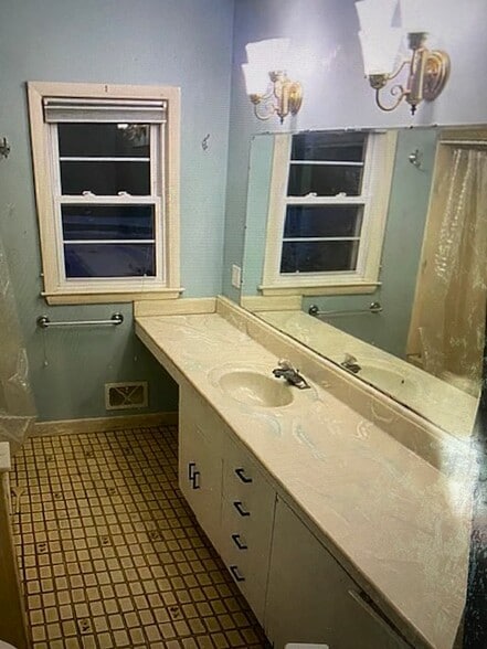 Building Photo - 15245 W North Ave