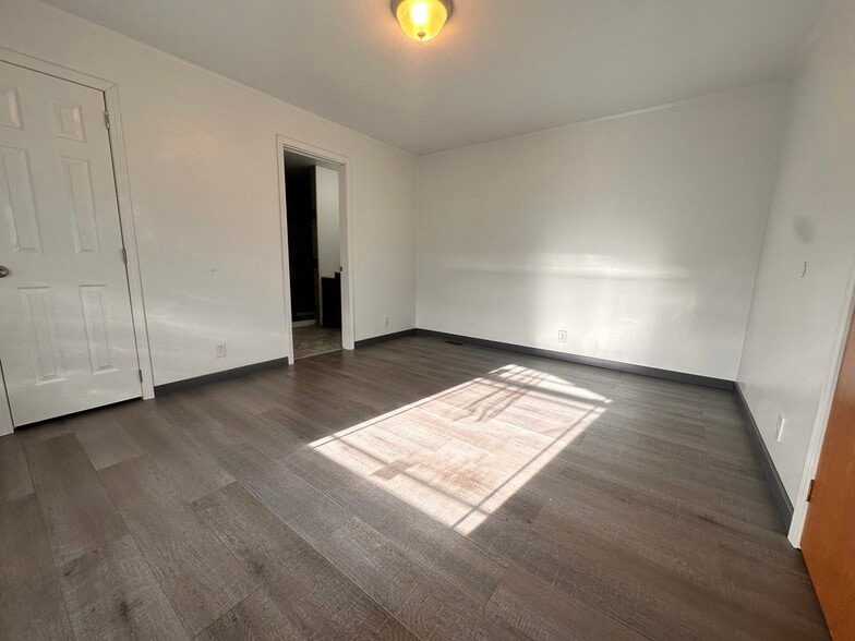 Building Photo - 22 Lapin St